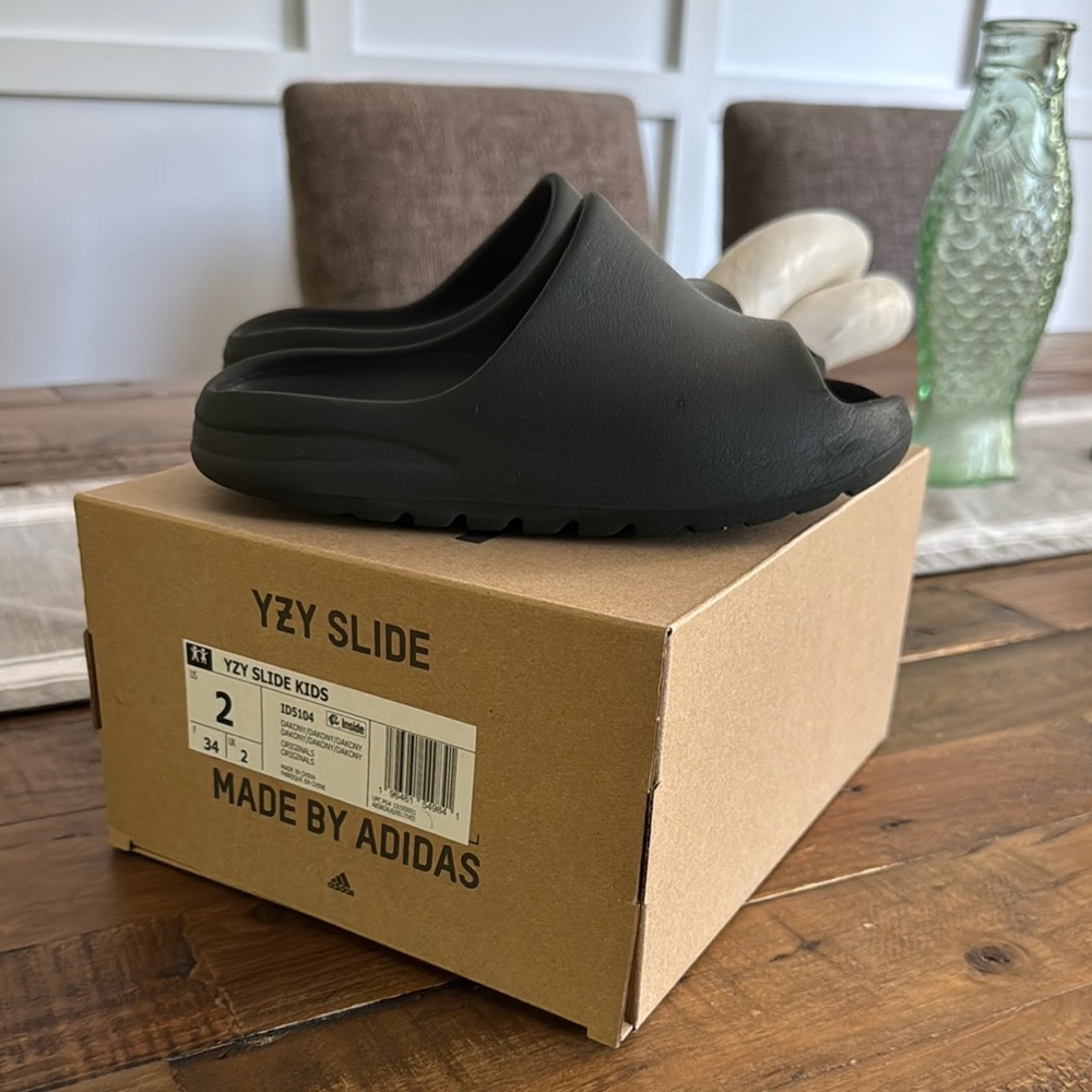 Adidas Yeezy Slide Kids in Dark Tone GUC
